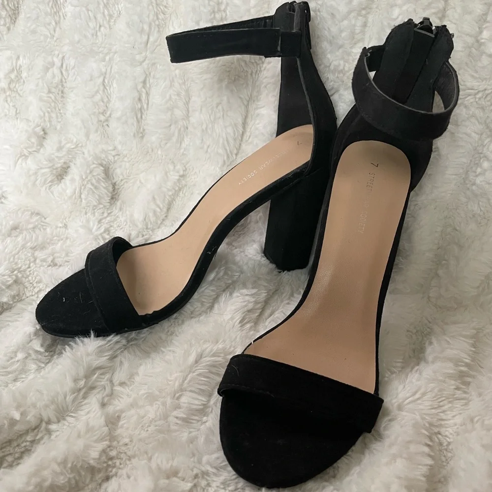 Black High Heels - Picture 2 of 6